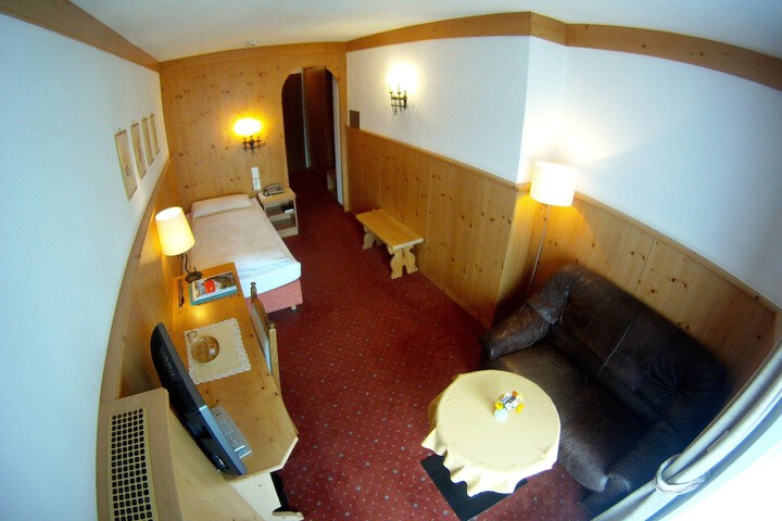 Room 27 of 123