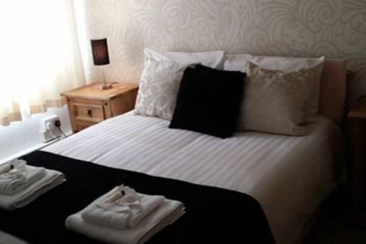 Room 12 of 33