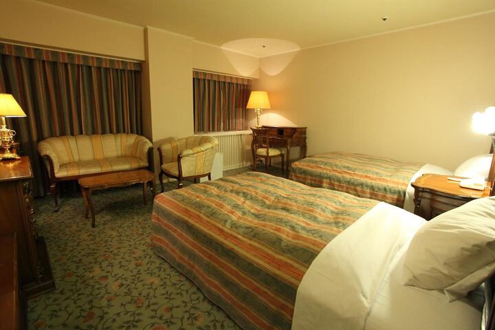 Room 11 of 46