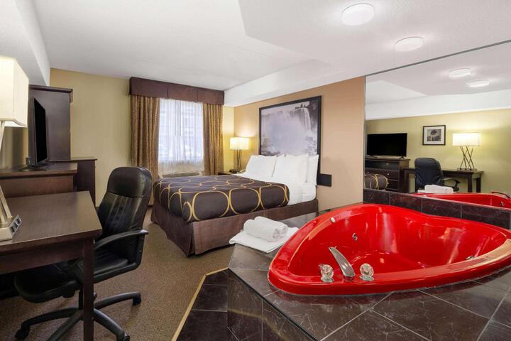2 Queen Beds (16 of 18)