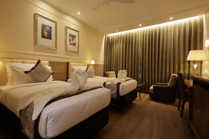 Room 4 of 15