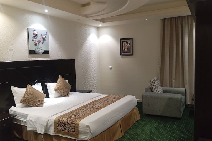 Room 8 of 25