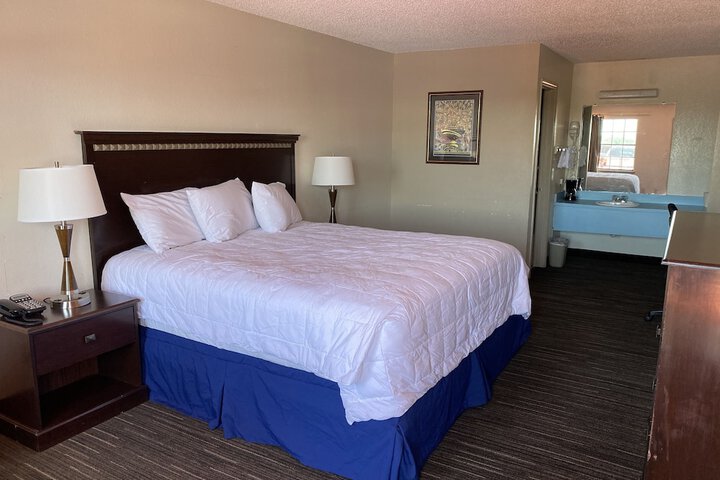Room 4 of 9