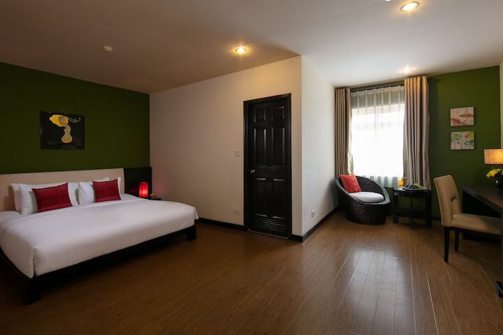 Room 6 of 77