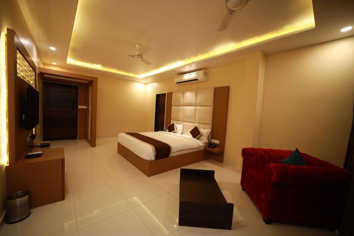 Room 11 of 21