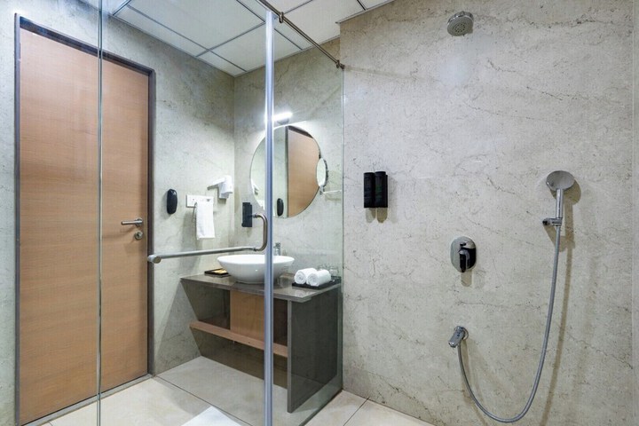Room 14 of 32