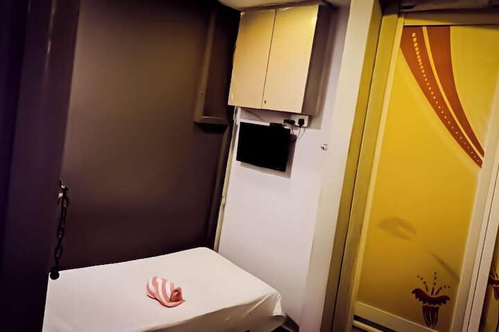 Room 12 of 50