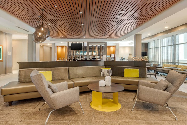 Lobby lounge