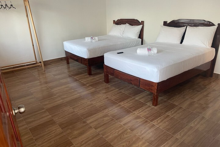 Room 6 of 33