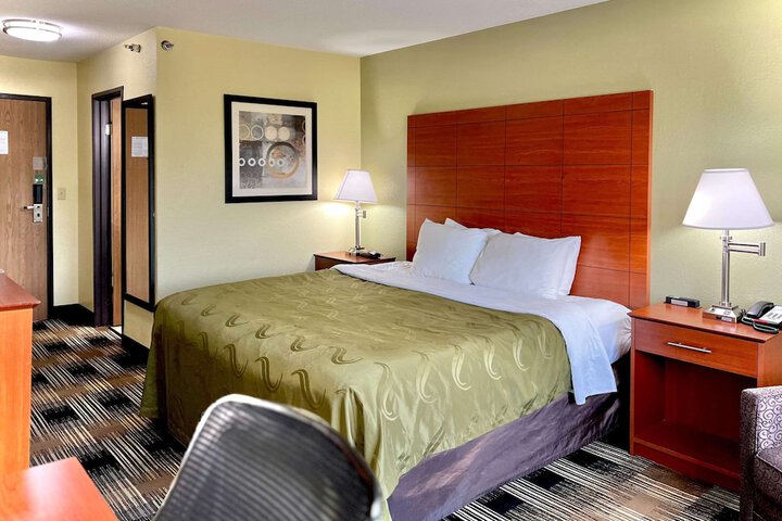 1 King Bed (14 of 24)
