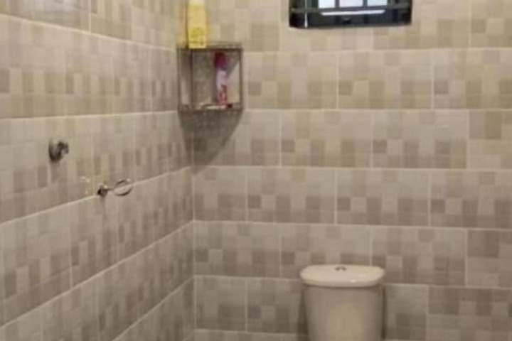 Room 6 of 13
