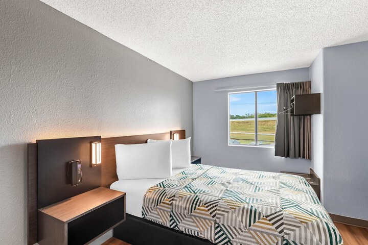 Room 15 of 37