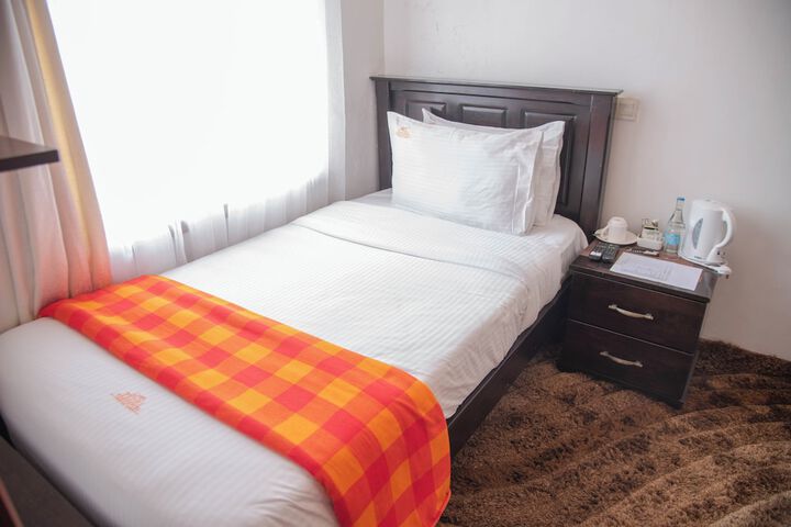 Room 6 of 38
