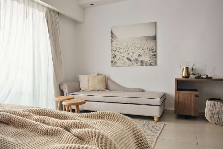 Room 35 of 356