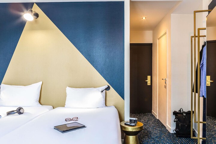 Room 10 of 46