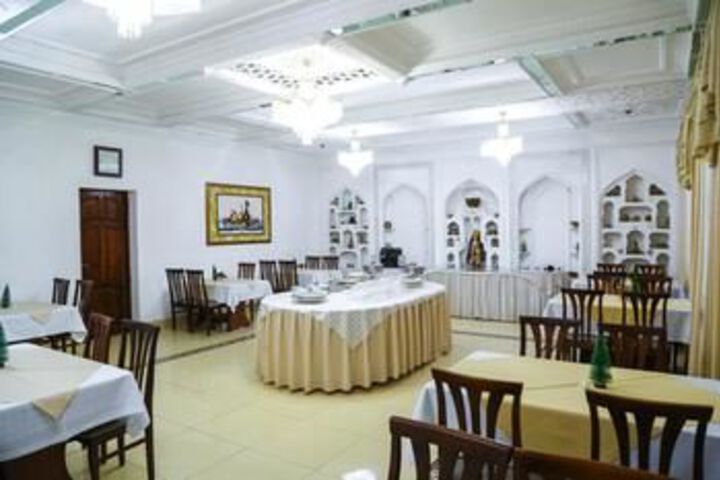Dining 16 of 17