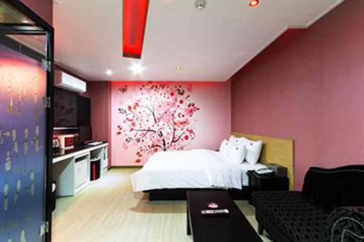 Room 10 of 22