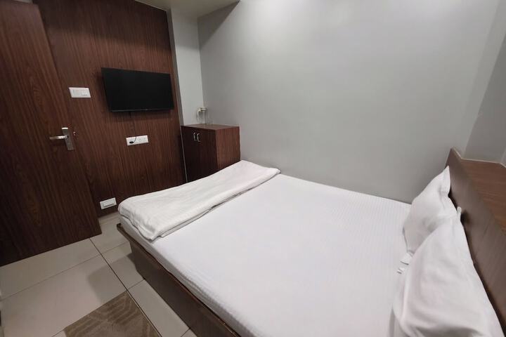 Room 32 of 59