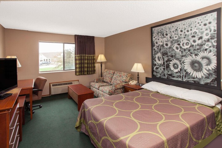 Standard King Bed Accessible (9 of 16)