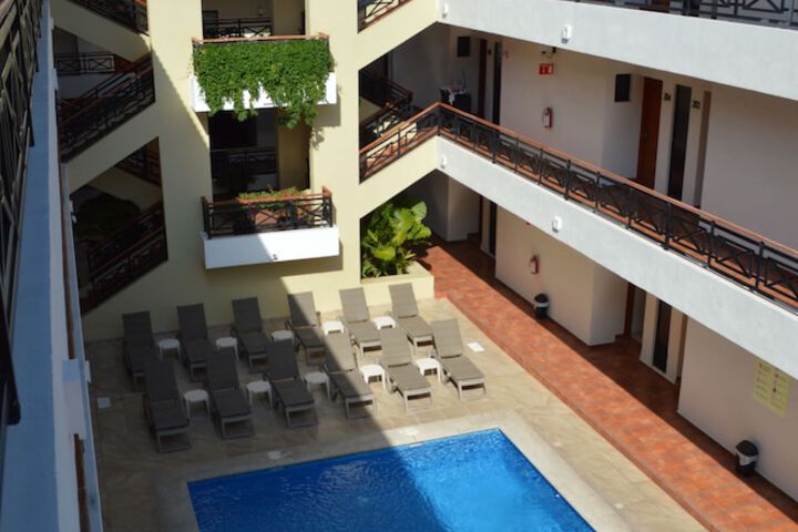 Hotel Pool