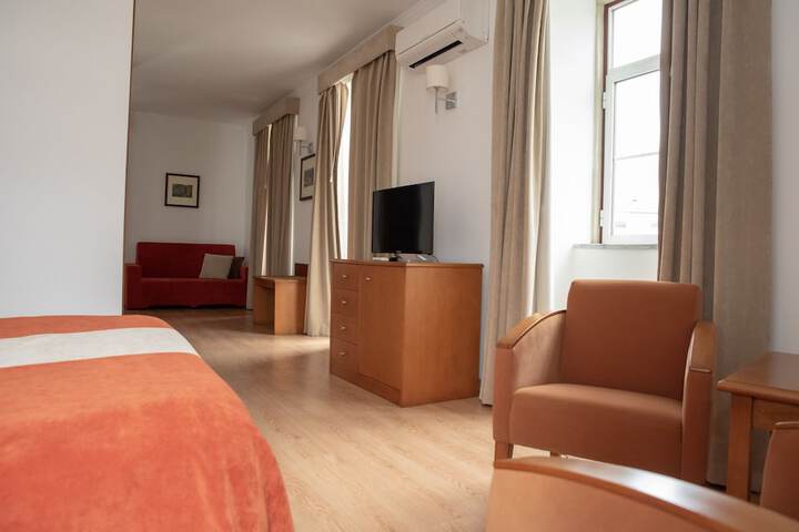 Room 6 of 35