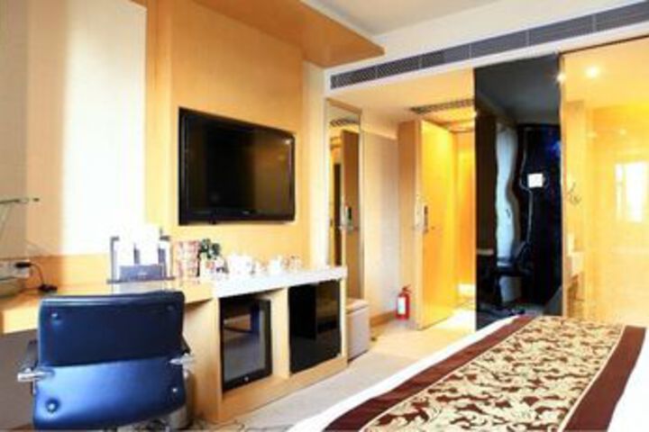 Room 9 of 11