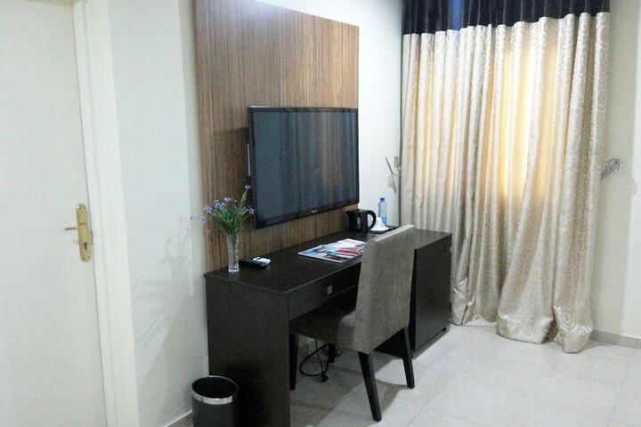 Room 9 of 23