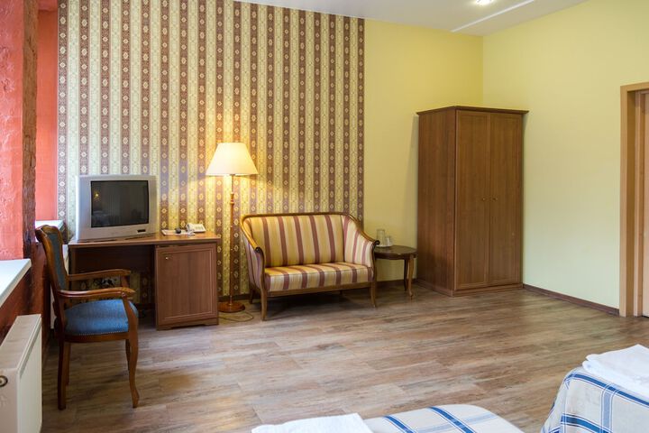 Room 5 of 33