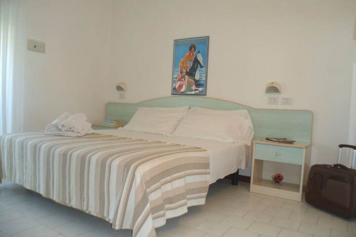 Room 6 of 30