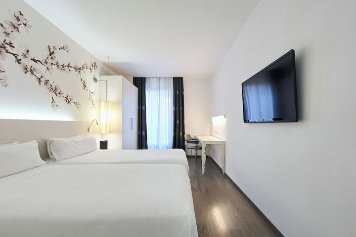 Room 6 of 32