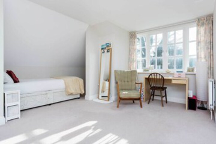 Room 25 of 42