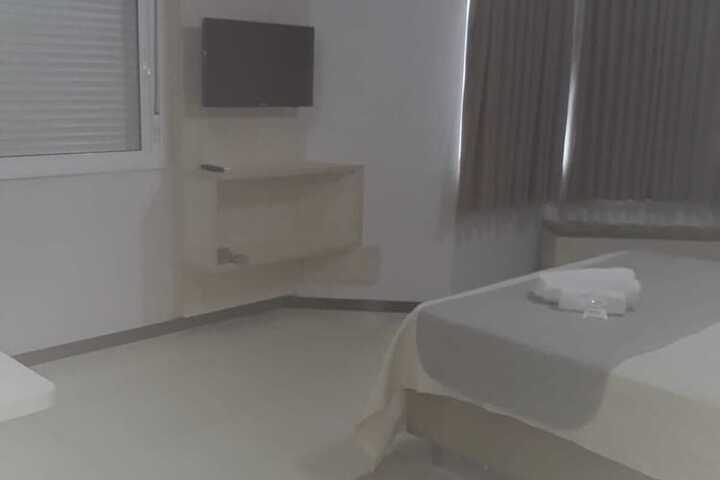 Room 9 of 16