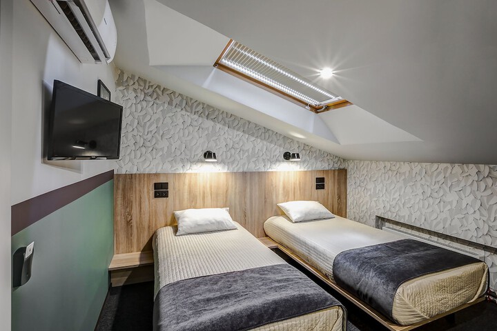 Room 8 of 47