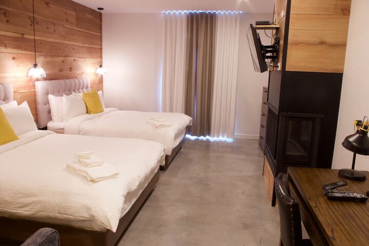 2 Queen Beds (9 of 19)