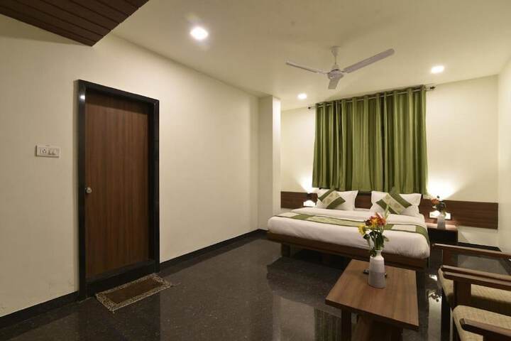 Room 8 of 43