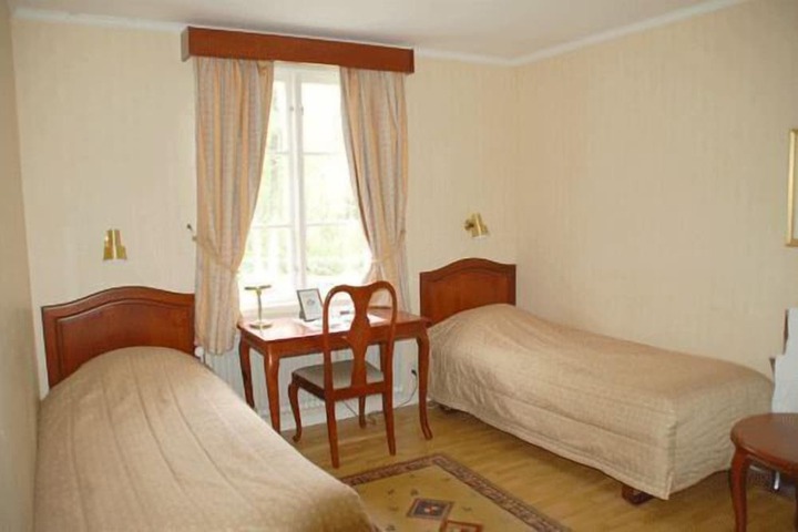 Room 10 of 31