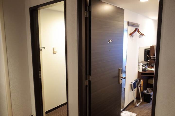 Room 15 of 49
