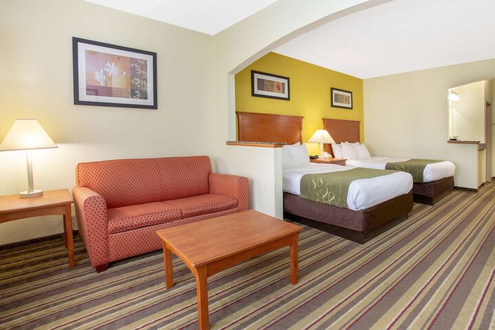 2 Double Beds (3 of 7)