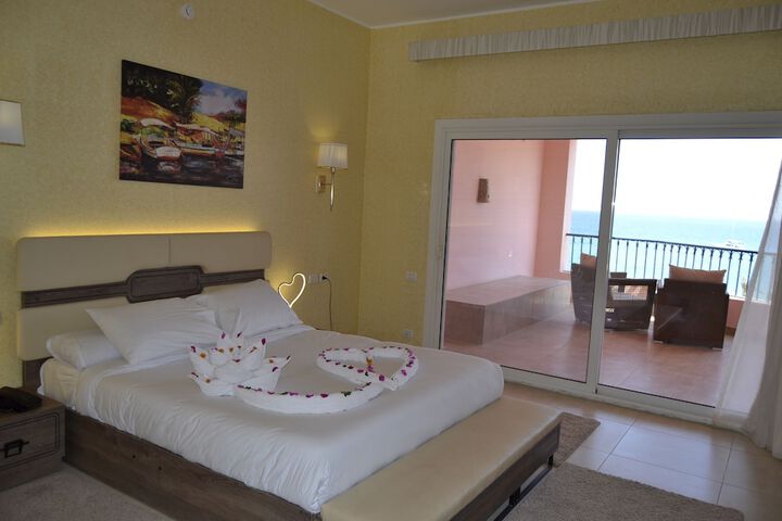 Room 5 of 33
