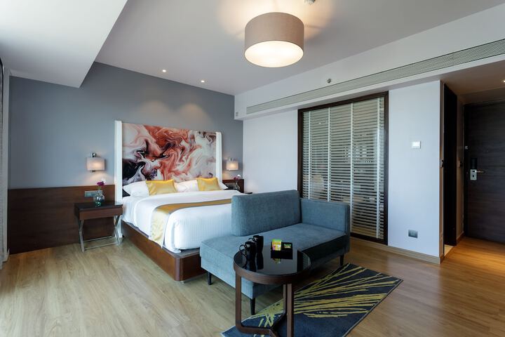Room 10 of 27