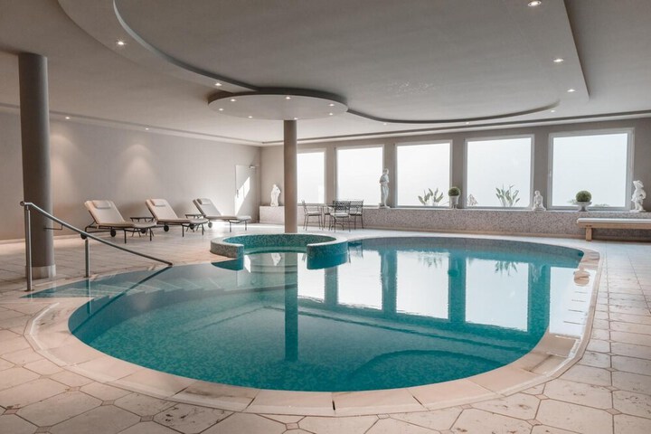 Pool 24 of 56