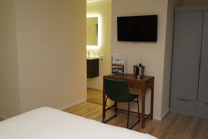 Room 5 of 50