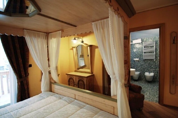 Room 15 of 30