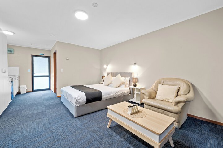 Room 6 of 37