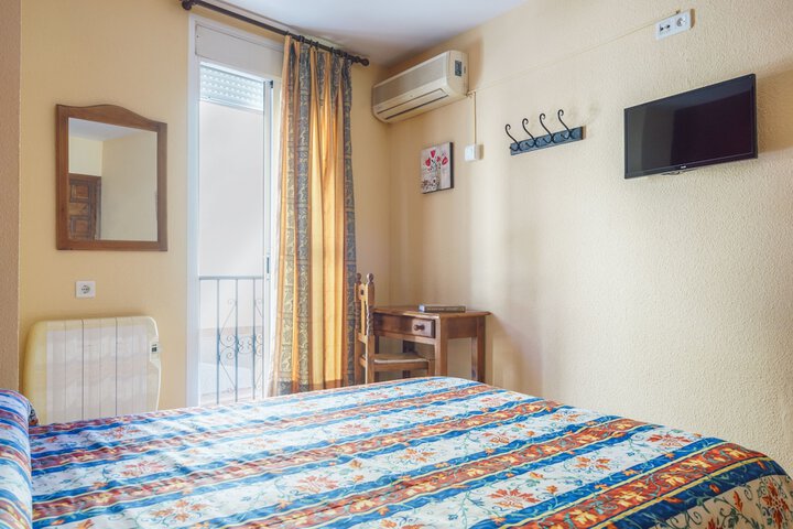 Room 27 of 78