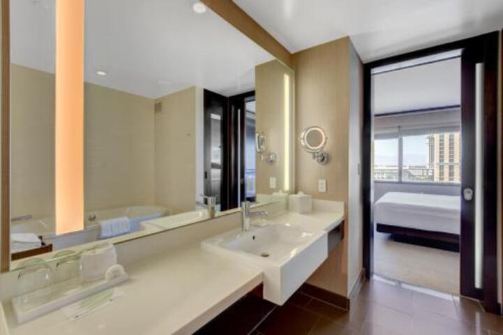 Deluxe Studio Vdara Suite Free Valet at Resort Fees Prime LocationDeluxe Studio Vdara Suite Free Valet, No Resort Fees Prime Location in Las Vegas, CA
