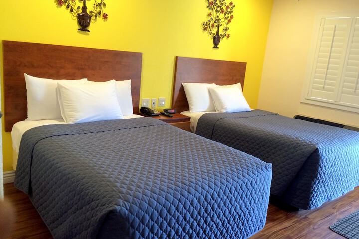 1 Queen Bed (5 of 11)