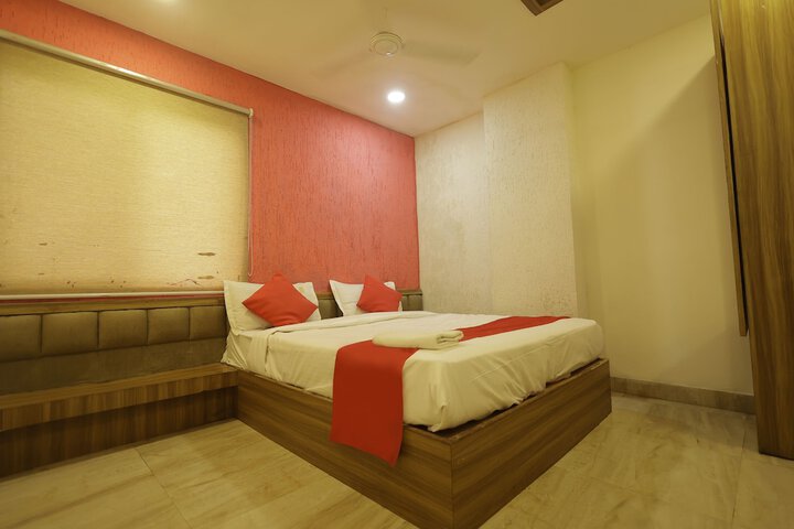 Room 8 of 18