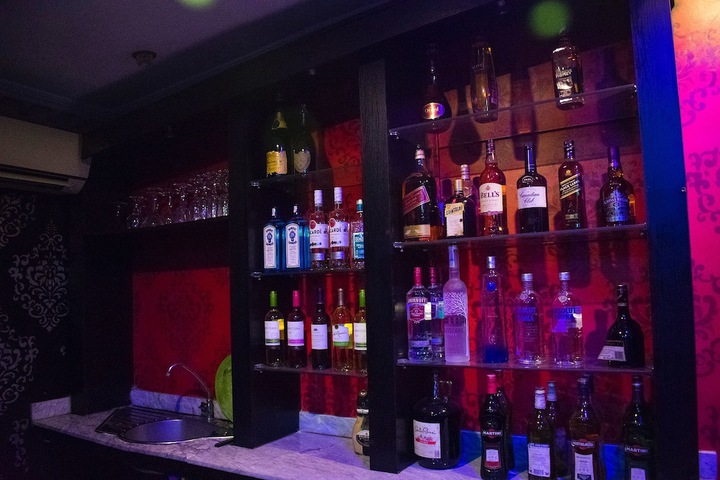 Lounge 53 of 57