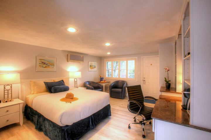 Room 4 of 100